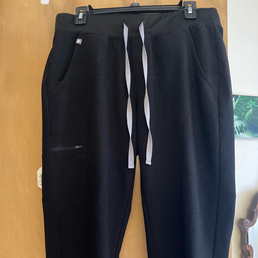 Womens FIGS scrub pants Zamora size medium/tall